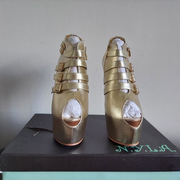 N.Y.L.A. Women's Larilie Platform Boot - Picture 2 of 7